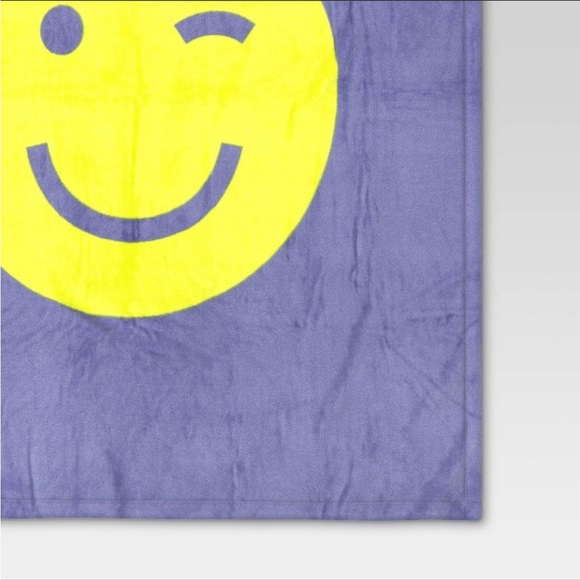 Target Room Essentials Smiley Chartreuse Flutter Throw Lightweight Blanket - Picture 6 of 6